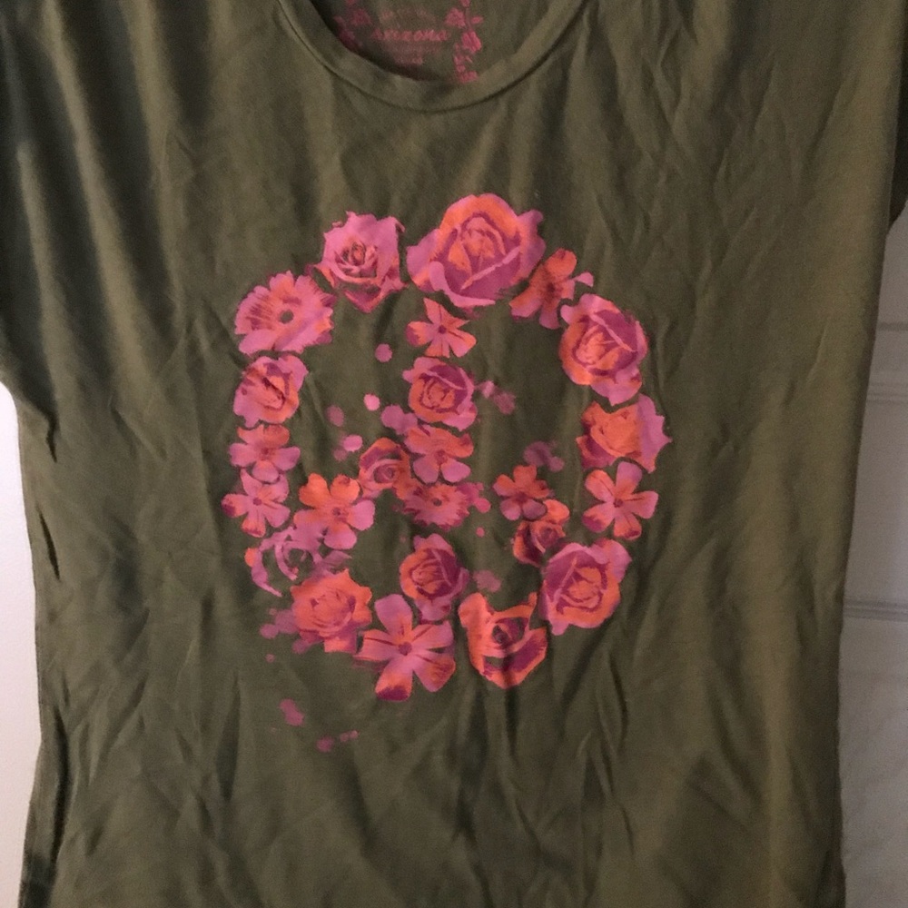 Lot (4) juniors t-shirts